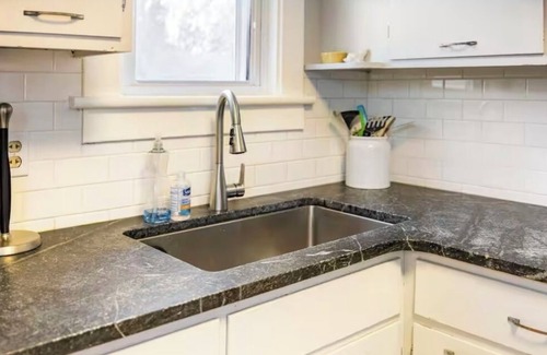Jefferson Park Avenue Cottage | Azalea Cottage - adorable cottage within one mile of the University of Virginia