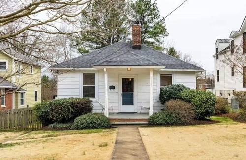 Jefferson Park Avenue Cottage | Azalea Cottage - adorable cottage within one mile of the University of Virginia