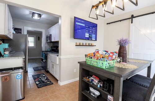 Greensboro Cottage | ⭐️Azaleas Cottage⭐️ 🐕🏟️📚🍔🏊‍♀️