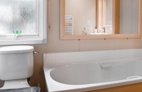 Corton House | Azure Retreats - Beautiful Sea View - Uk48810
