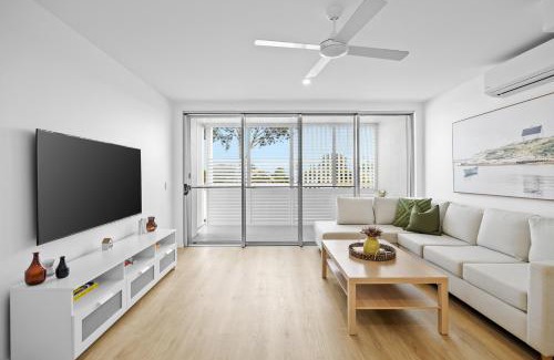 Maroochydore Apartment | Azure River Side Townhouse