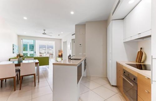 Cairns North Apartment | Azureside Coastal Dual-Key