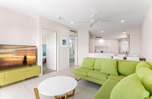 Cairns North Apartment | Azureside Coastal Dual-Key