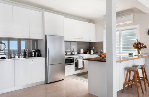 Newport House | AZZURRO by Palm Beach Holiday Rentals