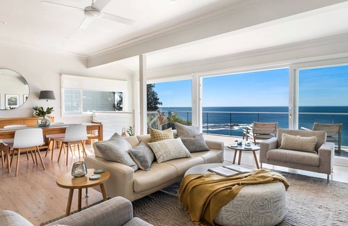Newport House | AZZURRO by Palm Beach Holiday Rentals