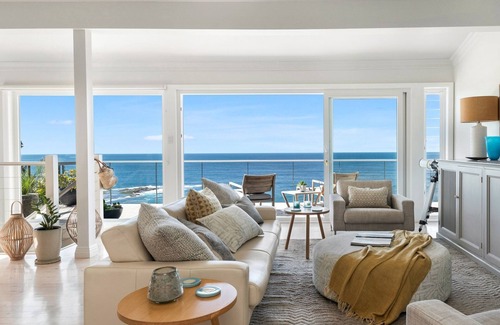 Newport House | AZZURRO by Palm Beach Holiday Rentals