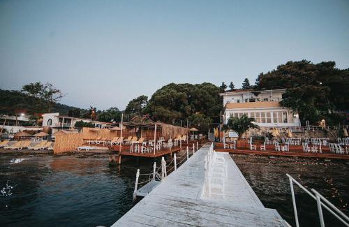Adalar Hotel | Büyükada Loc'ada