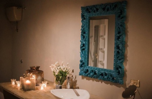 Montesarchio Bed & Breakfast | B&B Assteas with two double bedrooms and a shared bathroom