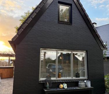 Municipality of Emmen Bed & Breakfast | B&B Het Kleine Huisje met Hottub