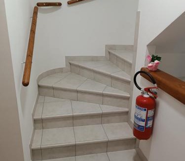 Vasto House | B&B LE LUCI CAMERA IN ATTICO GRAN VISTA interno 4 rose bianche