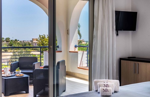 Avola Bed & Breakfast | B&B Marricriu* parking, pool area, not far from the Sea, park , wi-fi free, br