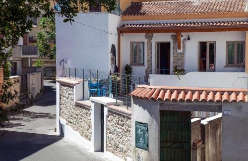 Nuoro Bed & Breakfast | B&B Pascal House Nuoro IUN E5016