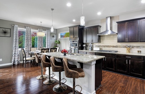 North Creek House | B16: Henna Villa: Corner lot, fenced, main w BR bath