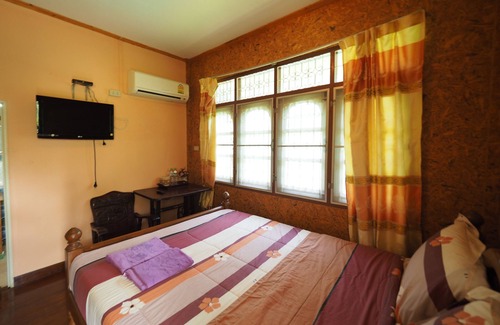 Samut Songkhram Hotel | Baan Suanjarean Resort