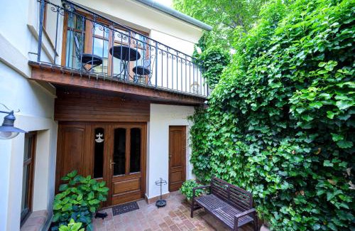 Pecs Apartment | Babaház