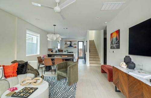 Central East Austin House | Bach & Bubbly House - 5BR, Pool, Gym & Glam Room