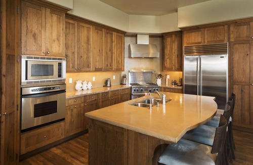 Avon Hotel | Bachelor Gulch Village