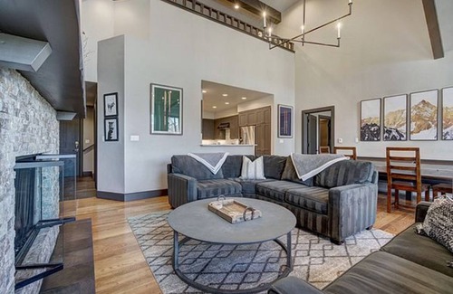 Avon Hotel | Bachelor Gulch Village