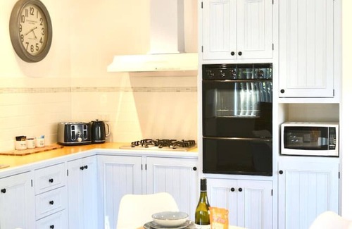 Victor Harbor Cabin | Back 'O' Burke Victor Harbor