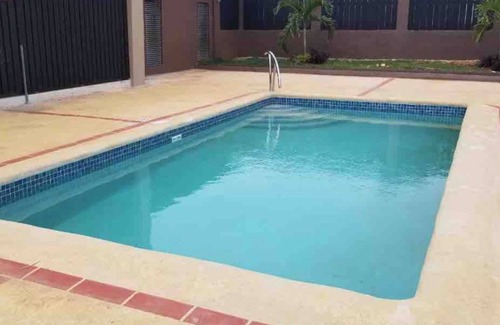 Ocho Rios House | backyard oasis, hot water/Fully AC, 8 mins drive from Ocho Rios central