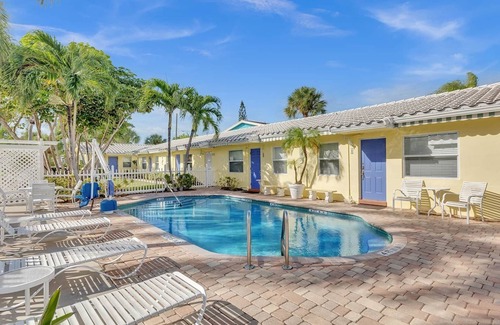 Santa Barbara Estates Apartment | Bahama Beach Club Pompano Unit #3 - Abaco