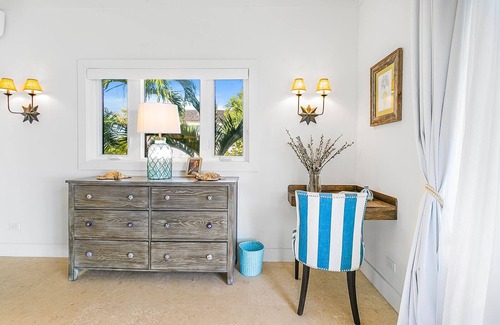Hartswell Villa | Bahari House - Luxury Oceanfront Villa w/Spectacular View, Pool, Spa and Dock