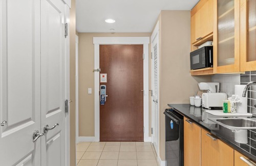 Baytowne Wharf Condo | Bahia Studio at Baytowne Wharf! Overlooks Tropical Pool, Hot Tub, Beach Tram!