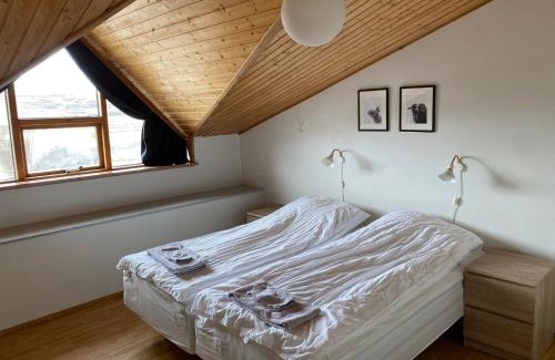 Varmahlid House | Bakkaflöt Guesthouse