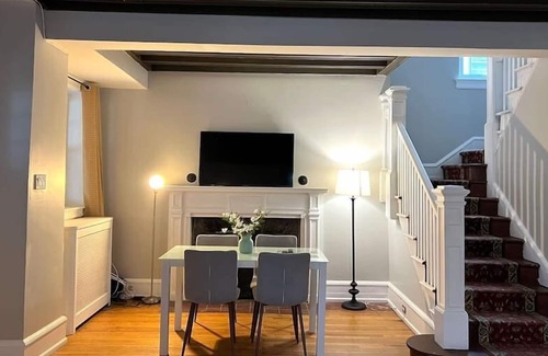 Bala-Cynwyd House | Bala Cynwyd Entire House - 7 BR 4.5 BA w/ Backyard