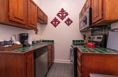 French Quarter Hotel | Balcony Suite in Historic French Quarter Hotel – Central & Charming