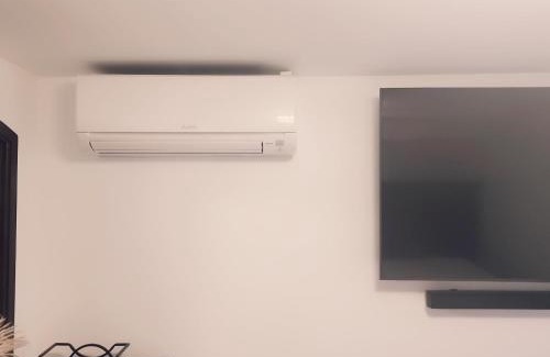 Baldwin Harbor Apartment | Baldwin, NY 1 Bedroom Apartment Queen Size Bed