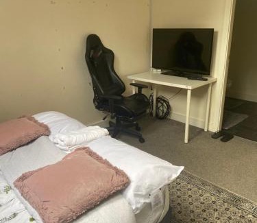 Royton Bed & Breakfast | Baldwins Villa