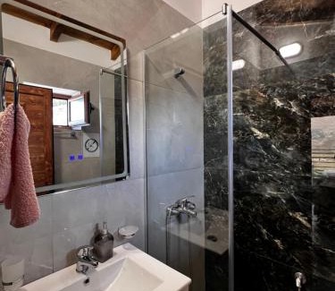 Albania House | Ballkoni i Goricës