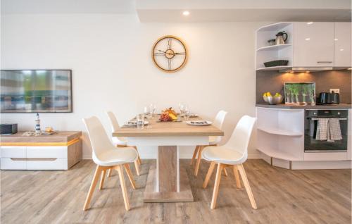 Damp House | Baltic Village-Damp