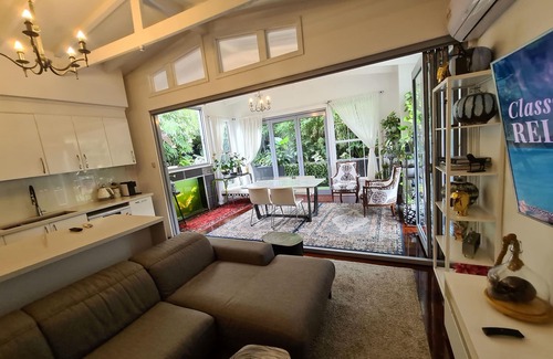 Arncliffe House | Bamboo House, LUX 3BR house close 2 City/beach/airport/train Staion