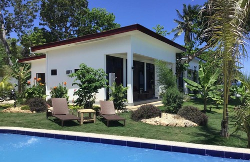 Dimiao Villa | BambooBeachVilla2 AC NEW OCEANFRONT POOL sunsetview garden kitchen SATELLITE STARLINK WI-FI