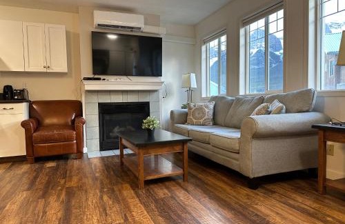 Harvie Heights House | Banff Boundary Lodge Mountain View 2Brms 3xAC Townhouse