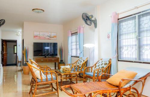 Phongprasan House | Bangsaphan Paradise Brown House