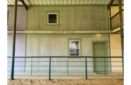 Pennington House | "Bank of Texas" at Oak Arbor