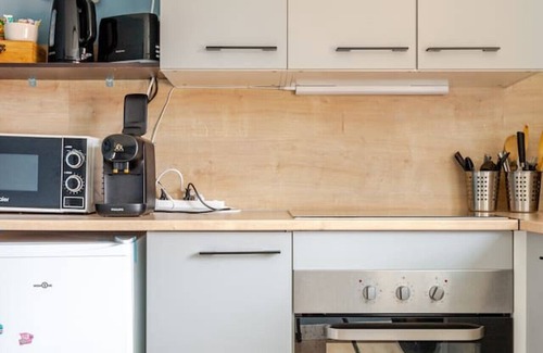 Neudorf Ouest Apartment | Banksy Downtown: Place de l'Étoile Stay