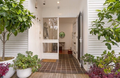 Pretty Beach House | 'Banyalla - Coastal Beach House' by Accom Holidays