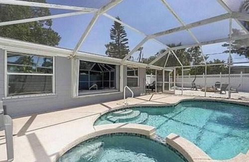 West Bradenton House | Banyan Bungalow pool/spa house 2 bedroom 2 bath private heated salt pool/spa