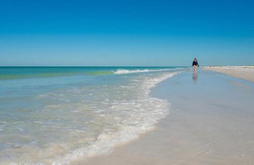 Indian Shores Apartment | Barefoot Beach Resort in Indian Shores Minutes from Clearwater Beach