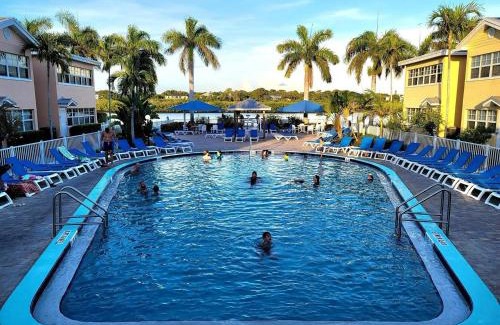 Indian Shores Apartment | Barefoot Beach Resort in Indian Shores Minutes from Clearwater Beach