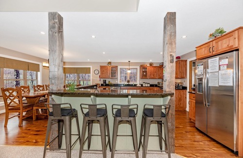 McHenry House | Barley Moon Retreat, Golf Area, EV Charger, 5BR
