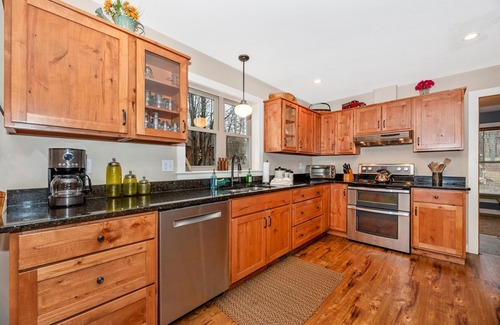 McHenry House | Barley Moon Retreat, Golf Area, EV Charger, 5BR