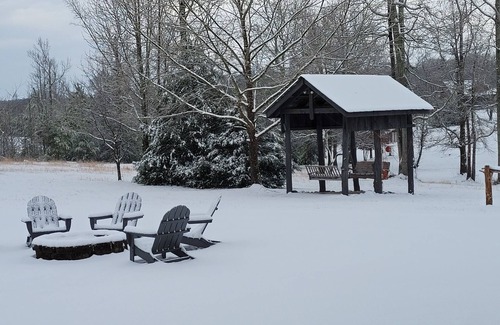 Tennga House | Barn at Frog Hollow, 2 bedroom ground floor unit. Great Mountain Views!