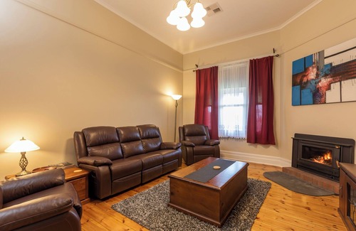 Penrice Cottage | Barossa Valley - Angaston -Complimentary bottle of wine on arrival