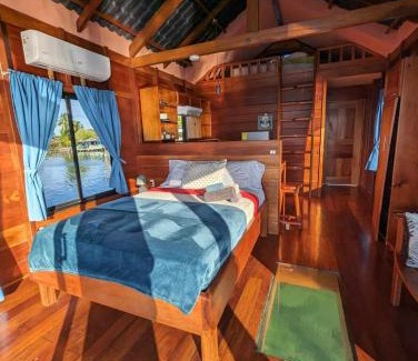 Bocas del Toro Bed & Breakfast | Barrbra BnB Over The Sea