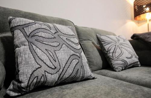 Oldham Apartment | Bartlam Place, Sleeps 6, Central Oldham - By NMB Property